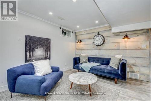 1144 Scollard Drive, Peterborough, ON - Indoor Photo Showing Living Room