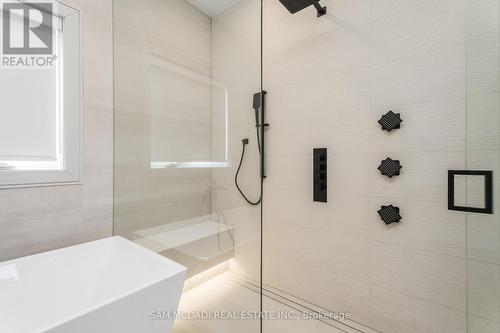 1019 Strathy Avenue, Mississauga, ON - Indoor Photo Showing Bathroom