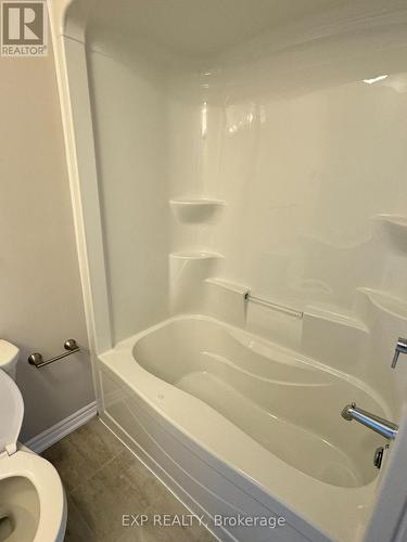 5 - 5672 Dorchester Road, Niagara Falls, ON - Indoor Photo Showing Bathroom