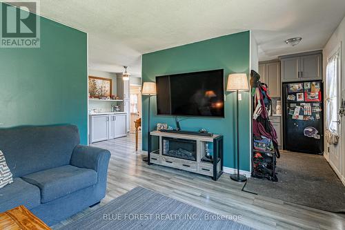 17 Stoney Court, Tillsonburg, ON - Indoor Photo Showing Living Room
