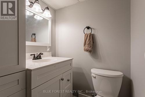 17 Stoney Court, Tillsonburg, ON - Indoor Photo Showing Bathroom
