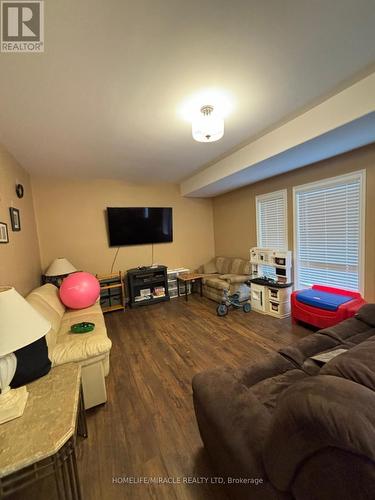 Upper - 10 Cottonwood Drive, Belleville, ON - Indoor Photo Showing Other Room