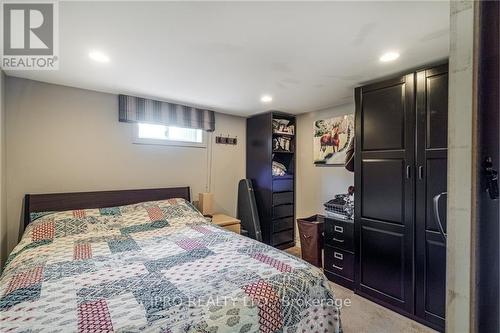 79 Sandalwood Avenue, Hamilton, ON - Indoor Photo Showing Bedroom