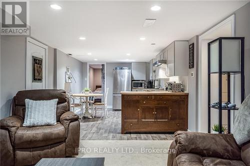 79 Sandalwood Avenue, Hamilton, ON - Indoor Photo Showing Living Room