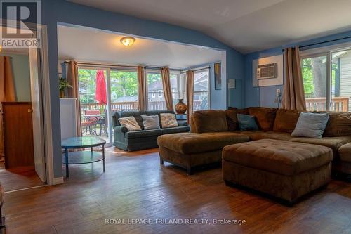 13 Elmwood Avenue, Lambton Shores (Grand Bend), ON - Indoor Photo Showing Living Room