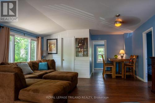 13 Elmwood Avenue, Lambton Shores (Grand Bend), ON - Indoor Photo Showing Living Room