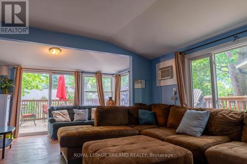 13 Elmwood Avenue, Lambton Shores (Grand Bend), ON - Indoor Photo Showing Living Room