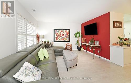 206 - 1400 The Esplanade Road N, Pickering, ON - Indoor Photo Showing Living Room