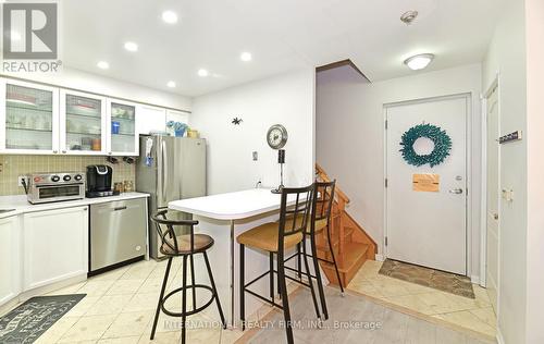 206 - 1400 The Esplanade Road N, Pickering, ON - Indoor Photo Showing Kitchen