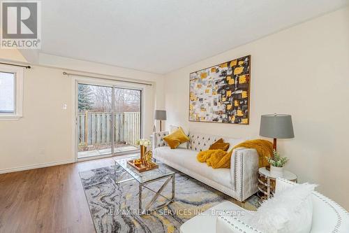 220 - 192 Fleetwood Crescent, Brampton (Southgate), ON - Indoor Photo Showing Living Room