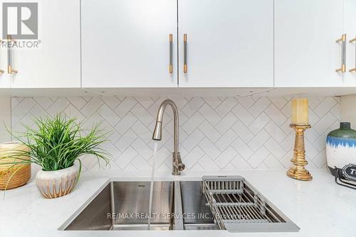 220 - 192 Fleetwood Crescent, Brampton (Southgate), ON - Indoor Photo Showing Kitchen