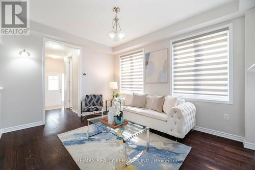 18 Stellar Avenue, Caledon, ON - Indoor Photo Showing Living Room