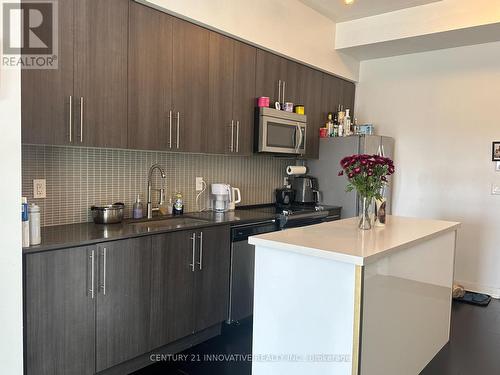 707 - 4011 Brickstone Mews, Mississauga, ON - Indoor Photo Showing Kitchen With Upgraded Kitchen