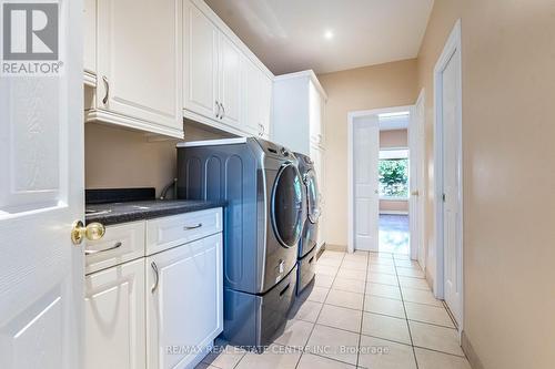 4468 Beacon Lane, Mississauga, ON - Indoor Photo Showing Laundry Room