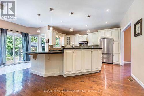 4468 Beacon Lane, Mississauga, ON - Indoor Photo Showing Kitchen With Upgraded Kitchen