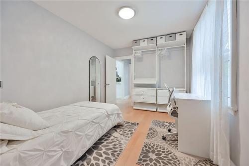 97 Haddon Avenue S, Hamilton, ON - Indoor Photo Showing Bedroom
