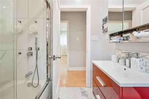97 Haddon Avenue S, Hamilton, ON - Indoor Photo Showing Bathroom
