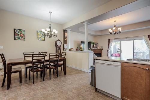 4061 Medland Drive, Burlington, ON - Indoor Photo Showing Dining Room