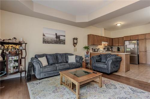 4061 Medland Drive, Burlington, ON - Indoor Photo Showing Living Room