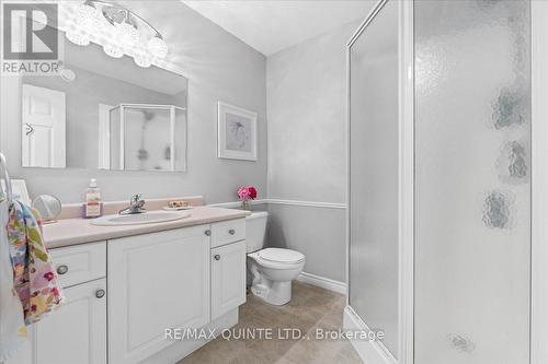 33 Alder Court, Belleville, ON - Indoor Photo Showing Bathroom