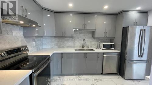 2105 - 155 Hillcrest Avenue, Mississauga, ON - Indoor Photo Showing Kitchen With Upgraded Kitchen