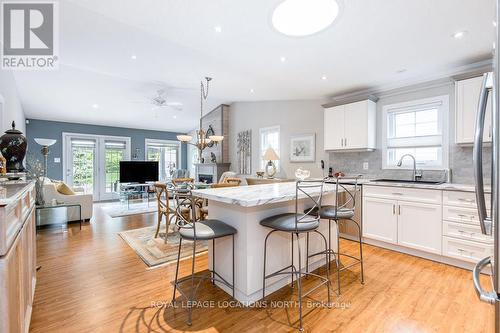 34 New York Avenue, Wasaga Beach, ON - Indoor Photo Showing Kitchen With Upgraded Kitchen