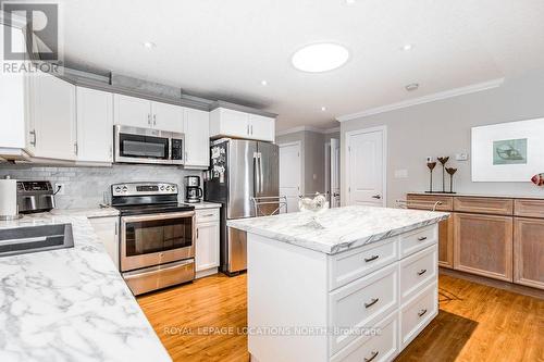 34 New York Avenue, Wasaga Beach, ON - Indoor Photo Showing Kitchen With Stainless Steel Kitchen