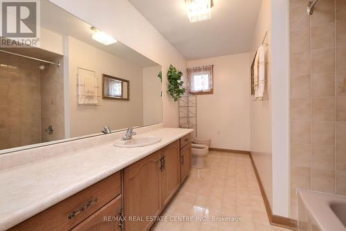 930 Wetherby Lane, Mississauga, ON - Indoor Photo Showing Bathroom