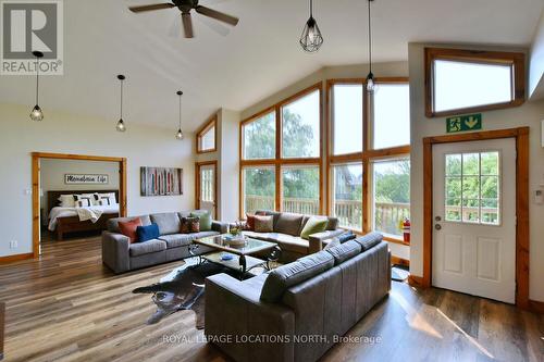 116 Tyrolean Lane, Blue Mountains (Blue Mountain Resort Area), ON - Indoor Photo Showing Living Room