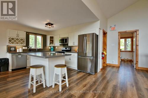 116 Tyrolean Lane, Blue Mountains (Blue Mountain Resort Area), ON - Indoor Photo Showing Kitchen With Upgraded Kitchen