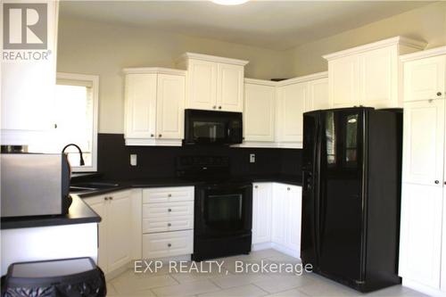 675 North Leaksdale Circle, London, ON - Indoor Photo Showing Kitchen