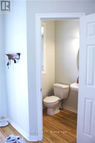 675 North Leaksdale Circle, London, ON - Indoor Photo Showing Bathroom
