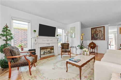 3918 Pleasantview Lane, Lincoln, ON - Indoor Photo Showing Living Room With Fireplace