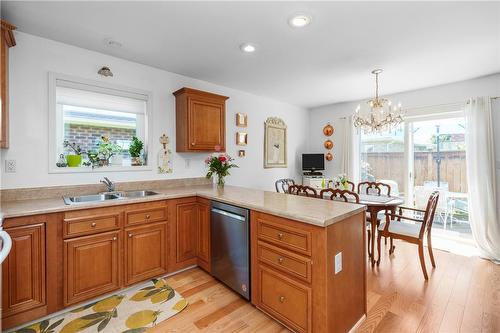 3918 Pleasantview Lane, Lincoln, ON - Indoor Photo Showing Kitchen With Double Sink