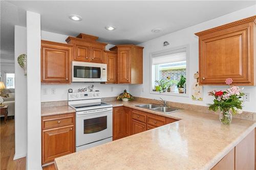 3918 Pleasantview Lane, Lincoln, ON - Indoor Photo Showing Kitchen With Double Sink