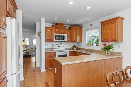 3918 Pleasantview Lane, Lincoln, ON - Indoor Photo Showing Kitchen With Double Sink