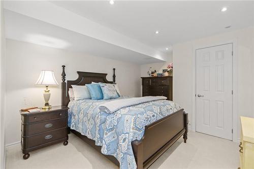 3918 Pleasantview Lane, Lincoln, ON - Indoor Photo Showing Bedroom