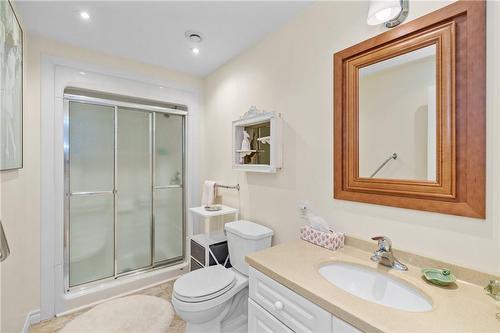 3918 Pleasantview Lane, Lincoln, ON - Indoor Photo Showing Bathroom