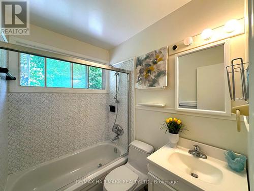 407 Becker Road, Richmond Hill, ON - Indoor Photo Showing Bathroom