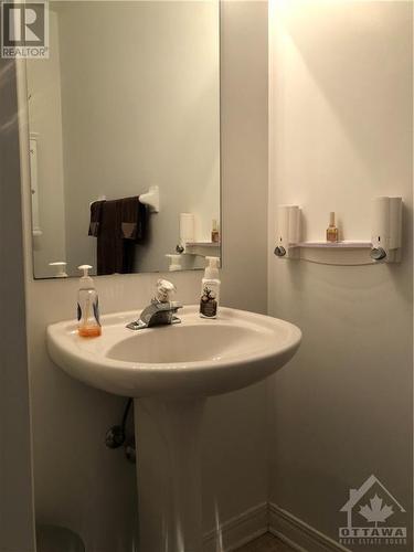 60 Brightside Avenue, Stittsville, ON - Indoor Photo Showing Bathroom