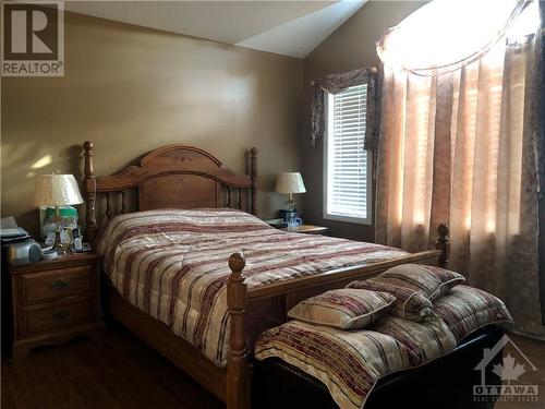 60 Brightside Avenue, Stittsville, ON - Indoor Photo Showing Bedroom