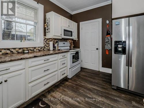 74 Taylor Road, Bracebridge, ON - Indoor Photo Showing Kitchen