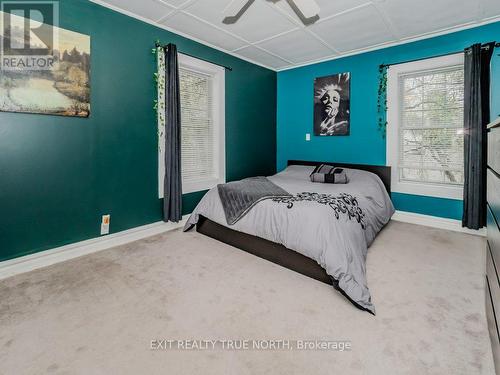 74 Taylor Road, Bracebridge, ON - Indoor Photo Showing Bedroom