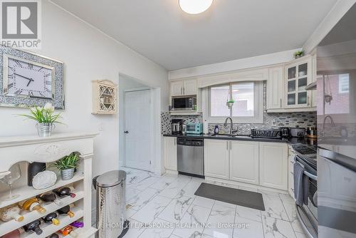 98 Dellbrook Crescent, Toronto (Humber Summit), ON - Indoor Photo Showing Kitchen