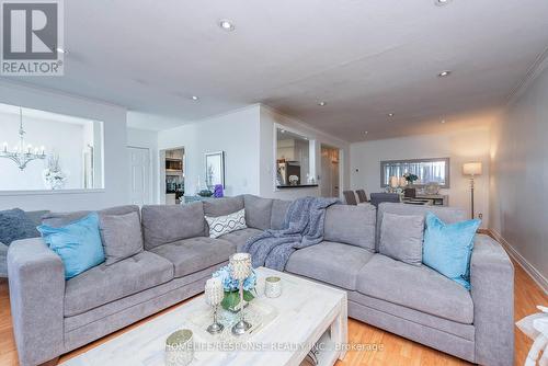 98 Dellbrook Crescent, Toronto (Humber Summit), ON - Indoor Photo Showing Living Room