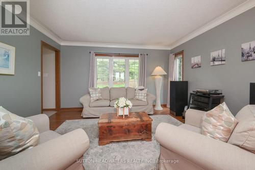 20095 Winston Churchill Boulevard, Caledon, ON - Indoor Photo Showing Living Room