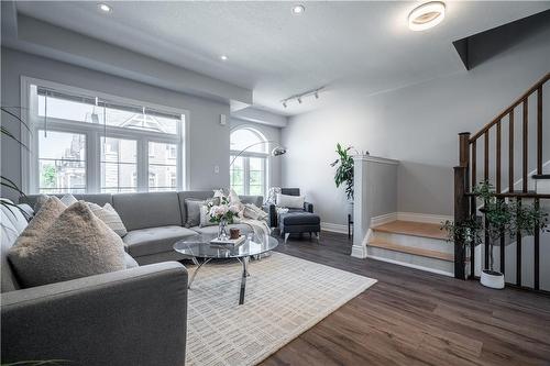 46 Borers Creek Circle, Waterdown, ON - Indoor Photo Showing Living Room