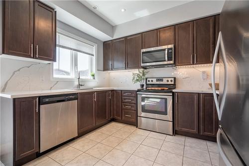 46 Borers Creek Circle, Waterdown, ON - Indoor Photo Showing Kitchen