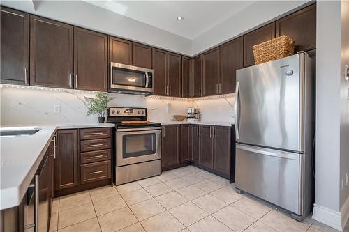 46 Borers Creek Circle, Waterdown, ON - Indoor Photo Showing Kitchen