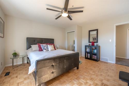 4123 Ponderosa Drive, Peachland, BC - Indoor Photo Showing Bedroom